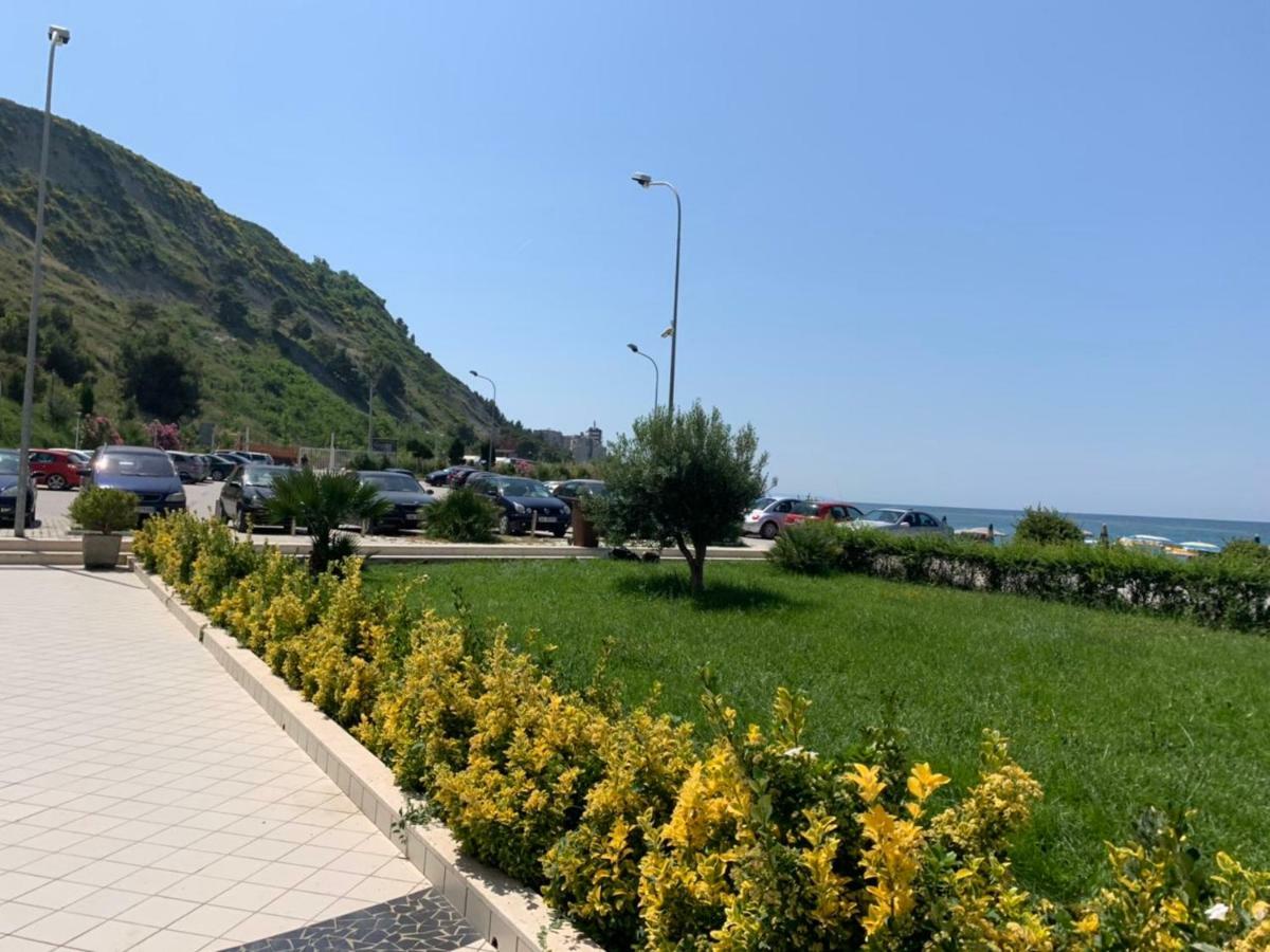 Hotel Ferrara Durrës Exteriör bild