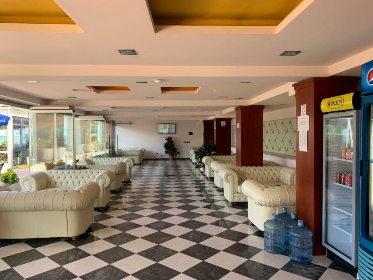 Hotel Ferrara Durrës Exteriör bild